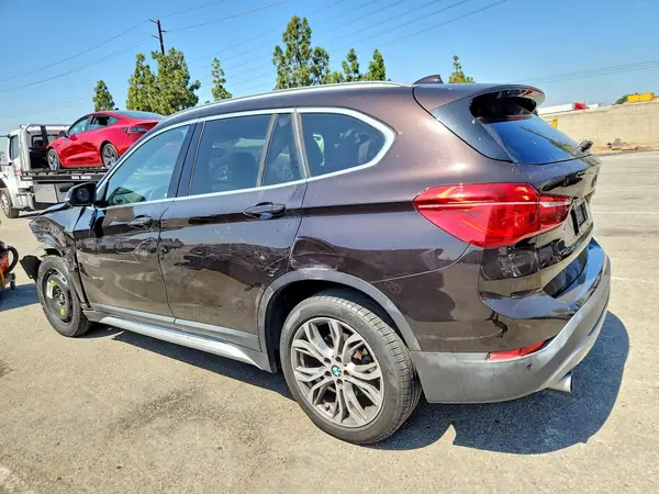 WBXHT3C31GP887615 2016 BMW X1 - Image 2