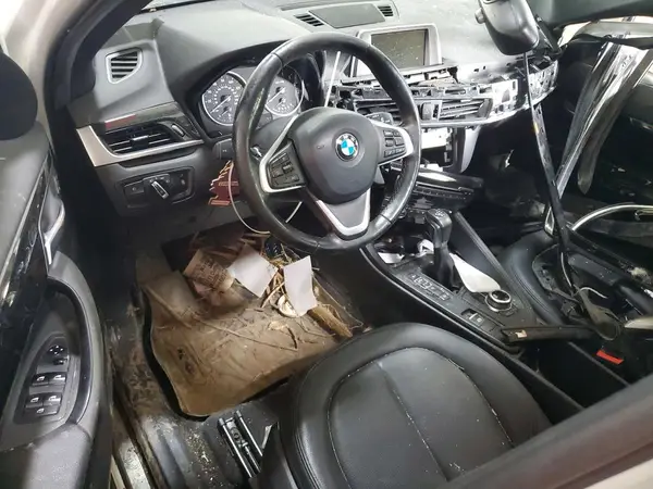 WBXHT3C31H5F83040 2017 BMW X1 - Image 8