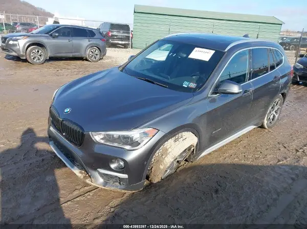 WBXHT3C31J5F91161 2018 BMW X1 - Image 2