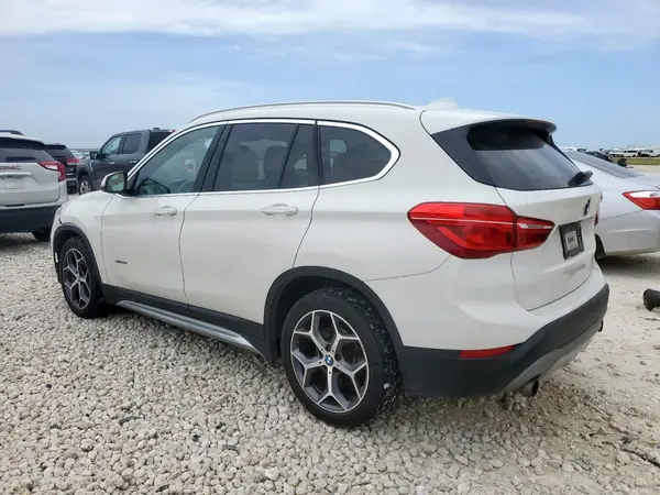 WBXHT3C31J5F91774 2018 BMW X1 - Image 2