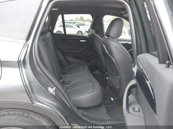 WBXHT3C31J5F92519 2018 BMW X1 - Image 8
