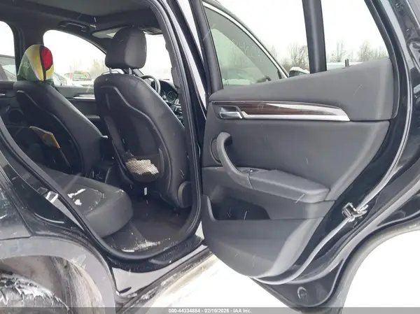 WBXHT3C31J5L24566 2018 BMW X1 - Image 8