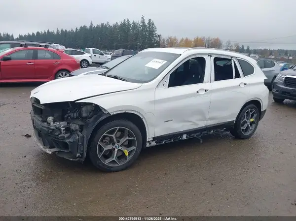 WBXHT3C32G5E52343 2016 BMW X1 - Image 2