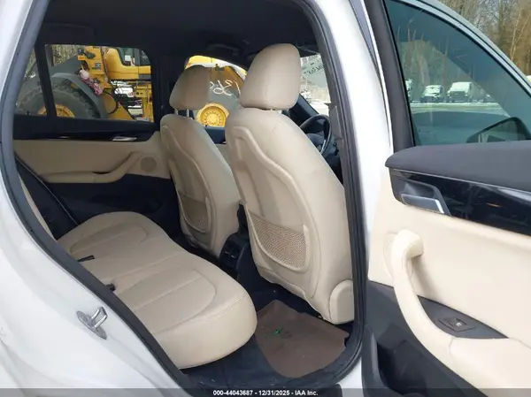 WBXHT3C32H5F74525 2017 BMW X1 - Image 8