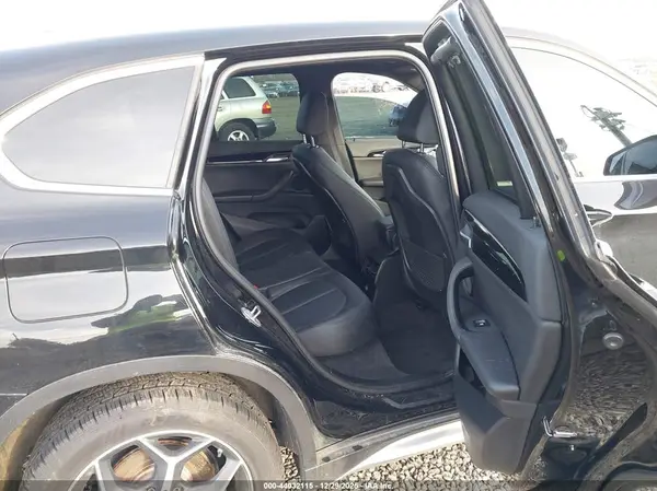 WBXHT3C32H5F80020 2017 BMW X1 - Image 8