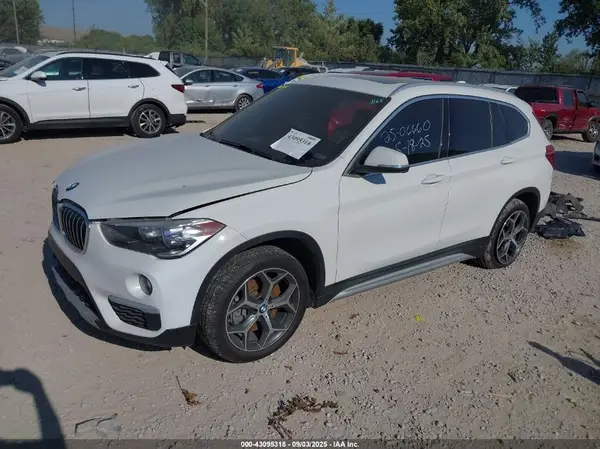 WBXHT3C32J3H31519 2018 BMW X1 - Image 2