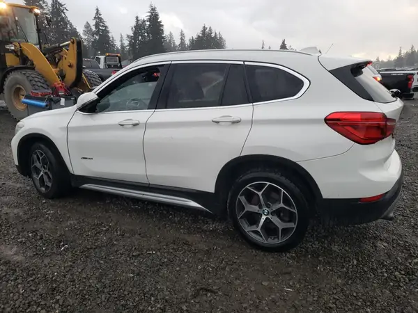 WBXHT3C32J5F89158 2018 BMW X1 - Image 2