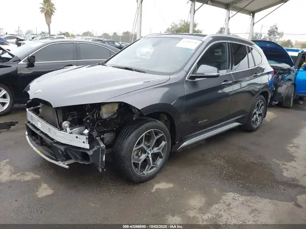 WBXHT3C32J5K23195 2018 BMW X1 - Image 2