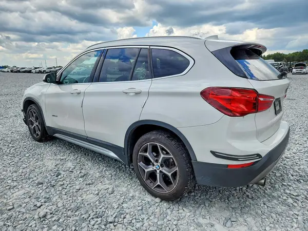 WBXHT3C32J5K31622 2018 BMW X1 - Image 2