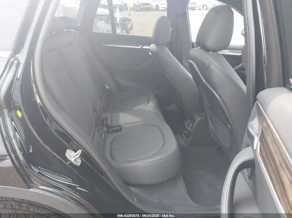 WBXHT3C33GP882142 2016 BMW X1 - Image 8