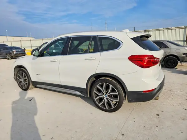 WBXHT3C33GP883355 2016 BMW X1 - Image 2