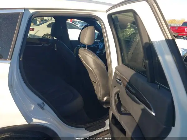 WBXHT3C33GP885042 2016 BMW X1 - Image 8