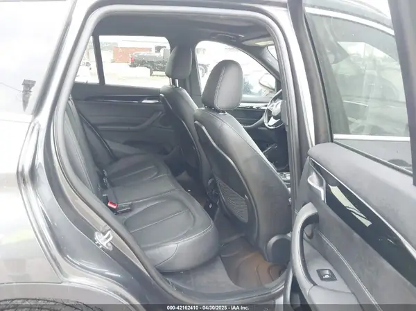 WBXHT3C33H5F76171 2017 BMW X1 - Image 8