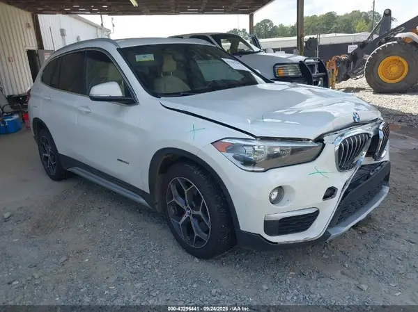 WBXHT3C33J5K20595 2018 BMW X1 - Image 1