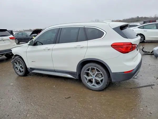 WBXHT3C33J5K22976 2018 BMW X1 - Image 2