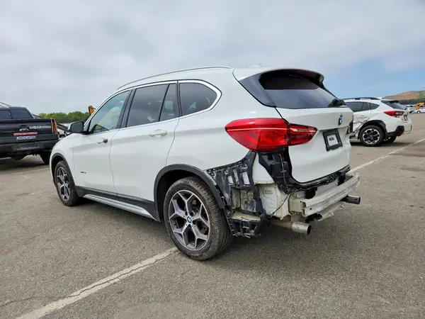 WBXHT3C33J5K27255 2018 BMW X1 - Image 2