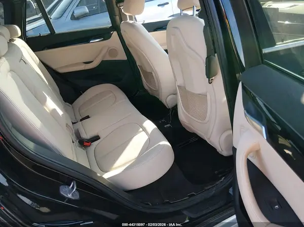 WBXHT3C33J5K30558 2018 BMW X1 - Image 8
