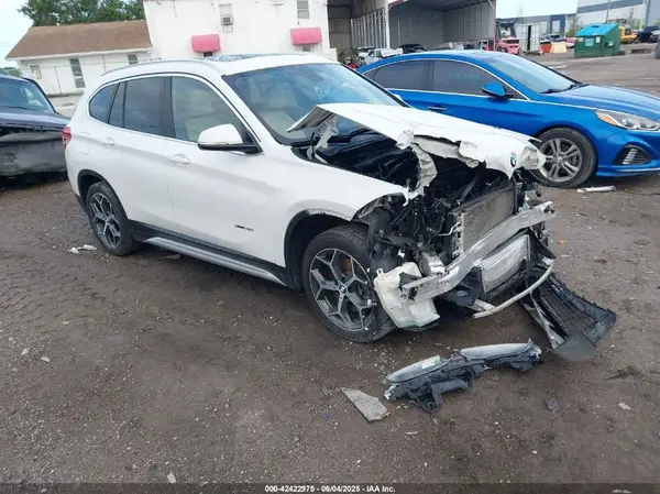 WBXHT3C33J5K30625 2018 BMW X1 - Image 1