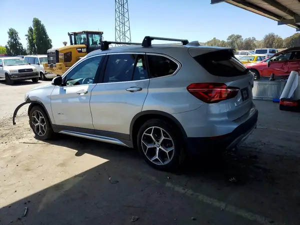WBXHT3C33J5K30771 2018 BMW X1 - Image 2