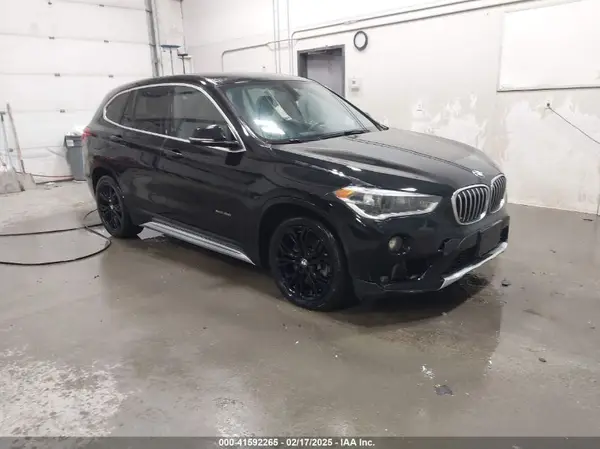 WBXHT3C33J5L25475 2018 BMW X1 - Image 1