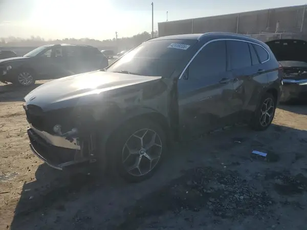 WBXHT3C33J5L25539 2018 BMW X1 - Image 1