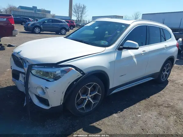 WBXHT3C33J5L25573 2018 BMW X1 - Image 2
