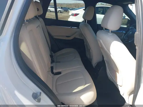 WBXHT3C33J5L25573 2018 BMW X1 - Image 8
