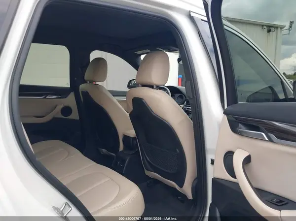 WBXHT3C33J5L27601 2018 BMW X1 - Image 8
