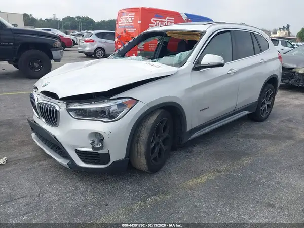 WBXHT3C34GP883672 2016 BMW X1 - Image 2