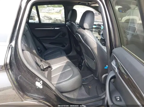 WBXHT3C34H5F83081 2017 BMW X1 - Image 8