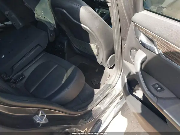 WBXHT3C34J5F92272 2018 BMW X1 - Image 8