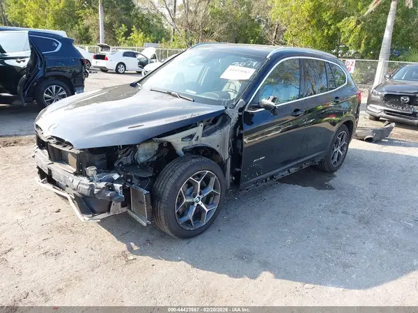 WBXHT3C34J5F93079 2018 BMW X1 - Image 2
