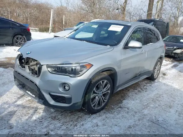 WBXHT3C35GP885821 2016 BMW X1 - Image 2