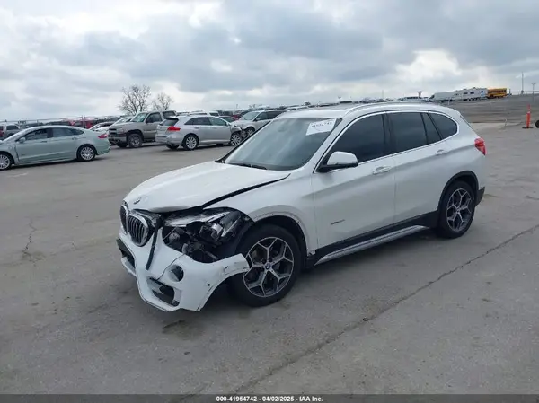 WBXHT3C35GP886144 2016 BMW X1 - Image 2
