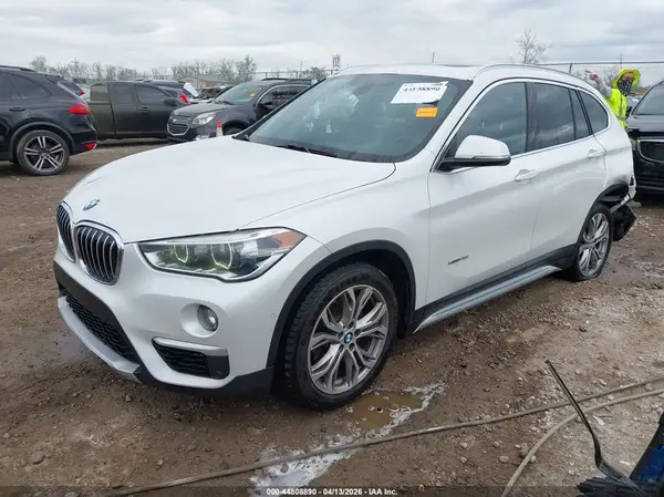 WBXHT3C35H5F74812 2017 BMW X1 - Image 2