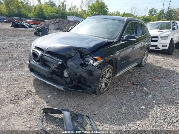 WBXHT3C35H5F76673 2017 BMW X1 - Image 2