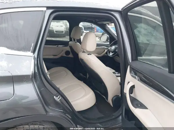 WBXHT3C35J3H30669 2018 BMW X1 - Image 8