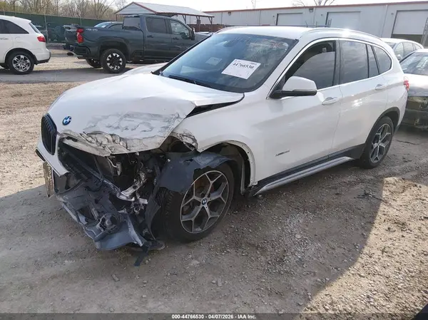 WBXHT3C35J5F91423 2018 BMW X1 - Image 2