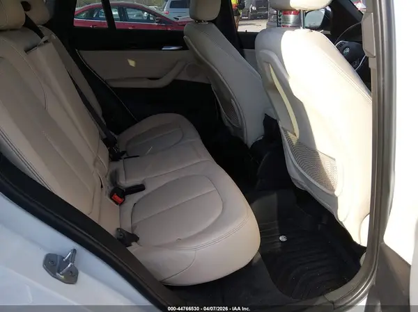 WBXHT3C35J5F91423 2018 BMW X1 - Image 8