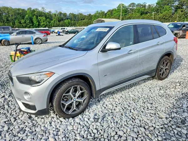 WBXHT3C35J5F92300 2018 BMW X1 - Image 1