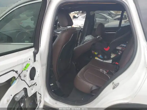 WBXHT3C35J5F93477 2018 BMW X1 - Image 8