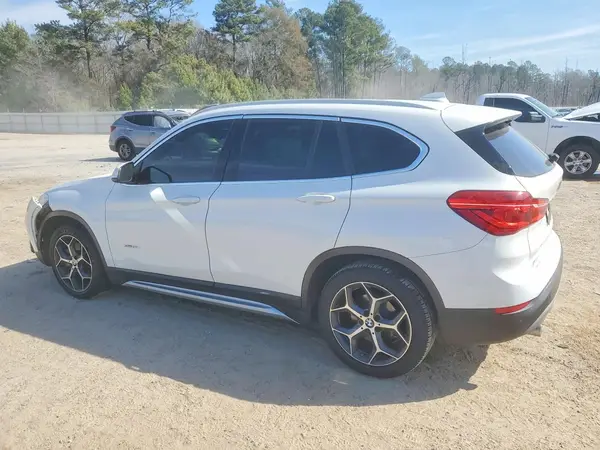 WBXHT3C35J5K25300 2018 BMW X1 - Image 2