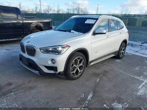 WBXHT3C35J5K26804 2018 BMW X1 - Image 2