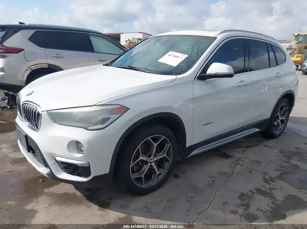 WBXHT3C35J5K28374 2018 BMW X1 - Image 2