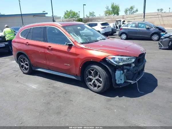 WBXHT3C35J5K29069 2018 BMW X1 - Image 1