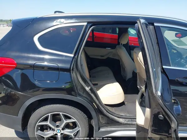 WBXHT3C35J5K30979 2018 BMW X1 - Image 8