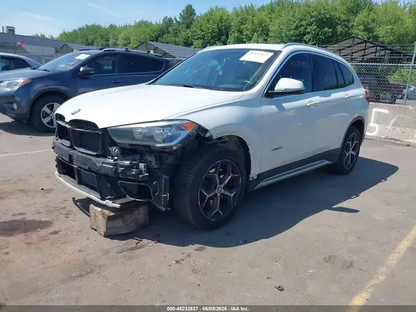 WBXHT3C36H5F77704 2017 BMW X1 - Image 2