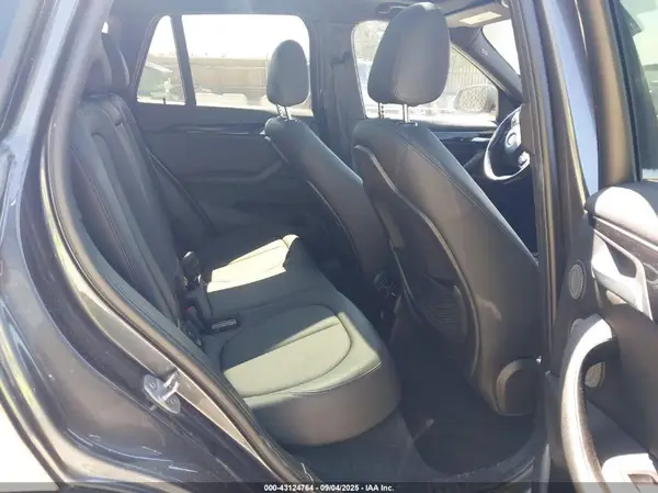 WBXHT3C36H5F78299 2017 BMW X1 - Image 8