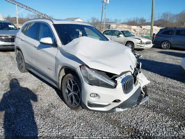 WBXHT3C36J5F89745 2018 BMW X1 - Image 1