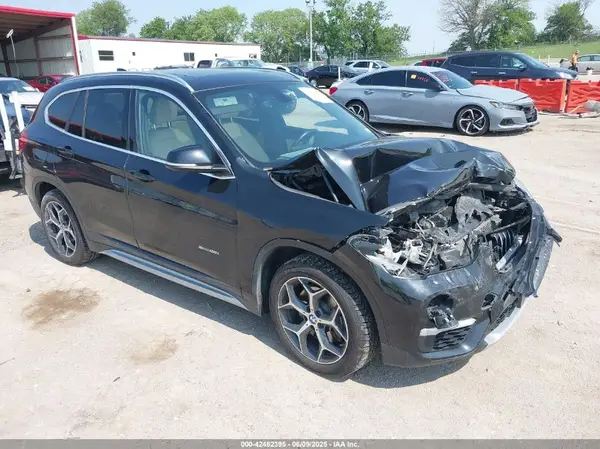 WBXHT3C36J5K23930 2018 BMW X1 - Image 1